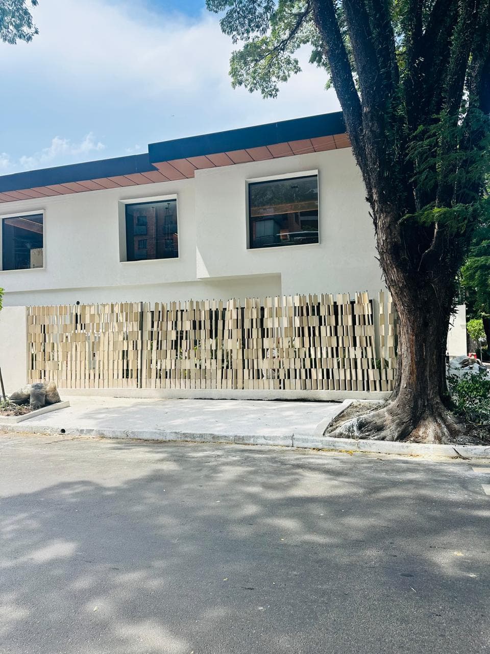 Fachada modernizada de uma edificação ampliada pela Ararat